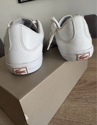 Zapatillas Lacoste de mujer.