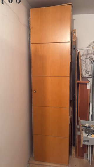 Armario alto de madera