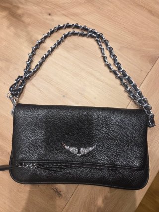 Bolso bandolera y mano negro