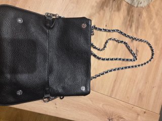 Bolso bandolera y mano negro