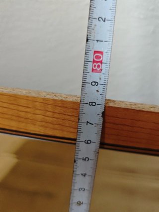 Espejos pegados en madera.