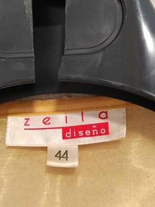 Chaqueta dorada fiesta pedrería