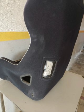 Asiento GT2i con arnés para coche/simulador