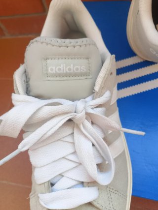 Zapatillas Adidas Beige y Blancas Solo uso 2 dia