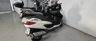 Suzuki Burgman 125 Scooter Blanco y Negro