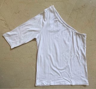 Camiseta asimétrica blanca