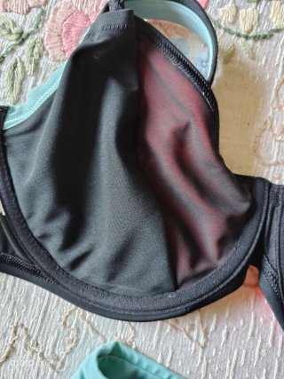 Costume due pezzi nero e arancione