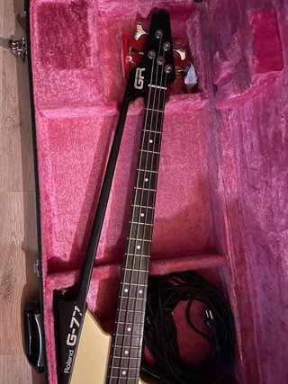 Bajo Roland GR-77B Sintetizador