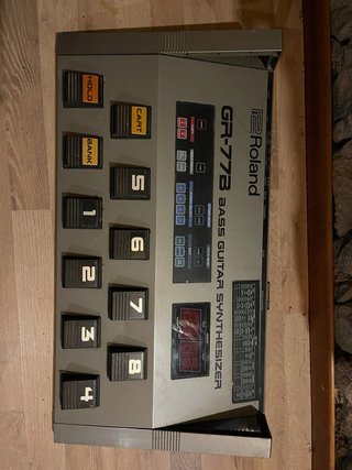 Bajo Roland GR-77B Sintetizador