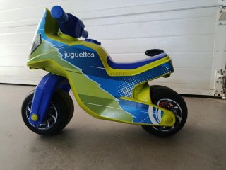 Moto correpasillos Juguettos