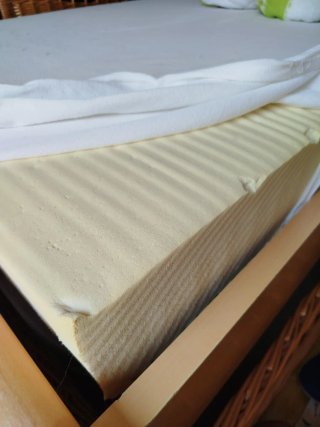 Cama con cajones y colchón látex