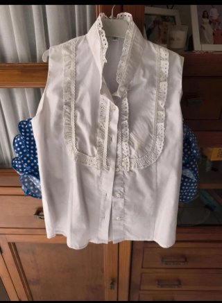 Traje de flamenca niña blanco y azul, con fajín