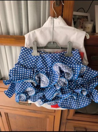 Traje de flamenca niña blanco y azul, con fajín