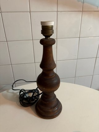 Pie de lámpara de mesita de madera
