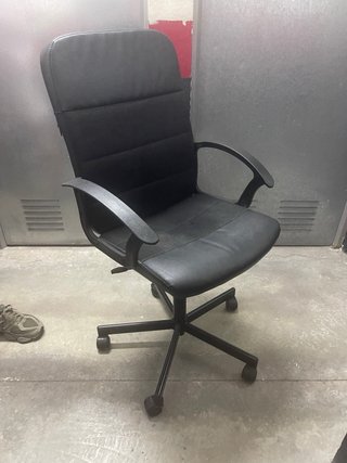 Silla de oficina negra