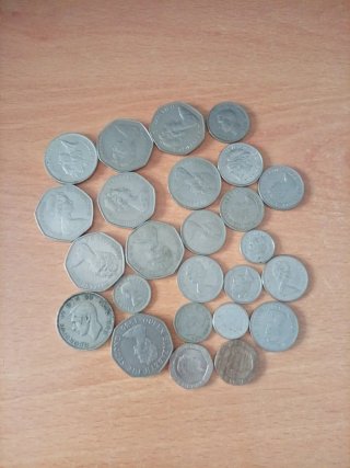 Lote de 25 monedas Inglesas antiguas y modernas