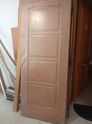 Puerta madera maciza