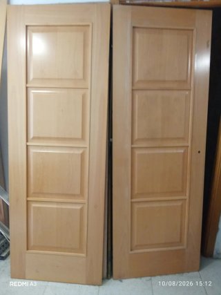 Puerta madera maciza