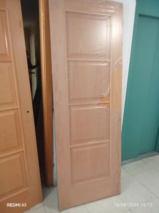 Puerta madera maciza