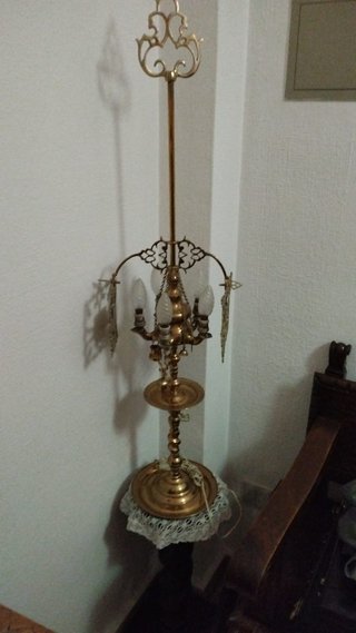Lámpara de pie vintage dorada
