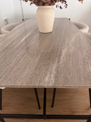 Mesa de comedor de acacia y marmol