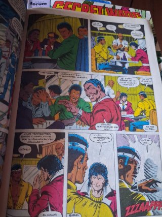 2 comics Secret Wars 2 y uno de regalo