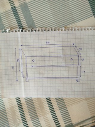 Cómoda de mimbre con cesta