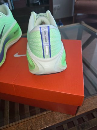 Zapatillas Nike Vomero Plus Verde/Morado invicta