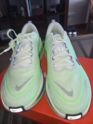 Zapatillas Nike Vomero Plus Verde/Morado invicta
