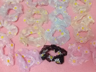 Gomas de pelo con flores de margarita
