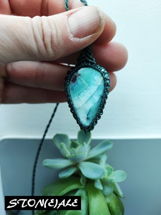Collana con ciondolo in macrame con larimar