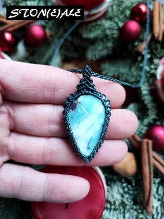 Collana con ciondolo in macrame con larimar