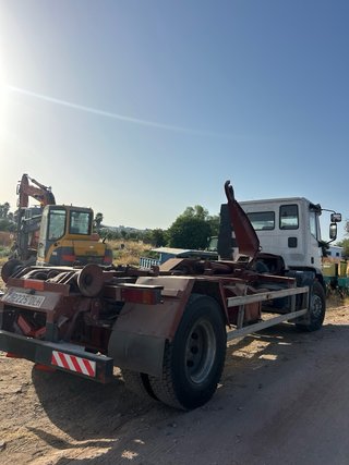 Camion iveco 180e28
