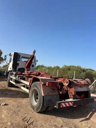 Camion iveco 180e28