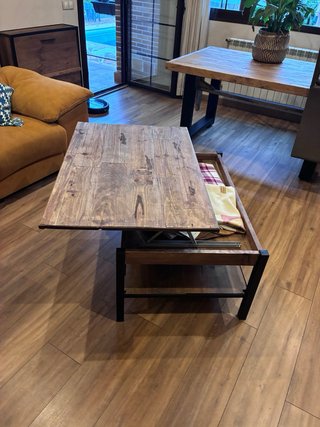 Muebles de salón completo de madera y metal.