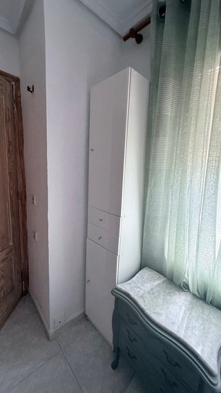 Armario blanco para dormitorio o cocina