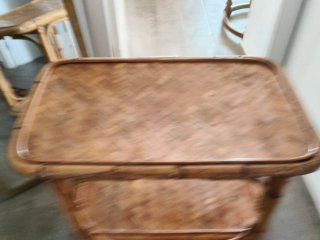 Mesa auxiliar bambú con ruedas
