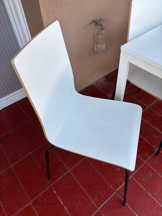 Mesa extensible IKEA VIHALS blanca + 4 sillas