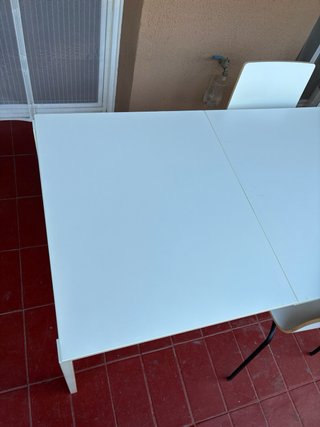 Mesa extensible IKEA VIHALS blanca + 4 sillas