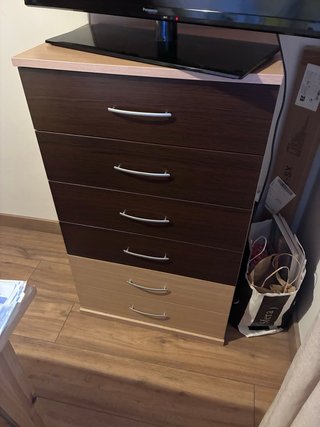 Dormitorio completo.  Canapé, mesillas y cajonera
