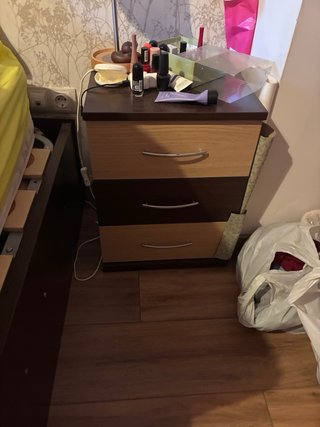 Dormitorio completo.  Canapé, mesillas y cajonera