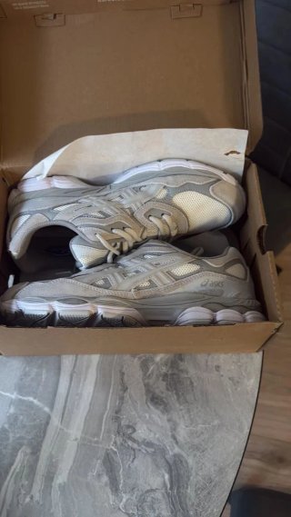 ASICS Gel-NYC Cream Grey Talla 40.5