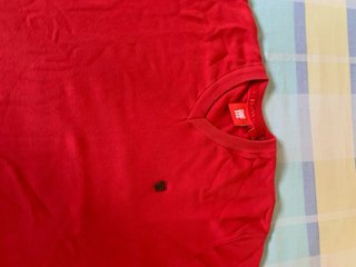 Jersey cuello pico rojo