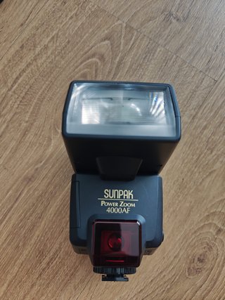 Canon EOS 500N + Flash Sunpak 4000AF