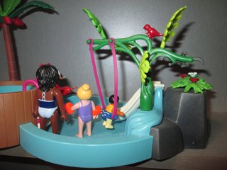 Piscina Playmobil con figuras