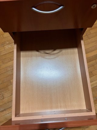 Cajonera de madera marrón
