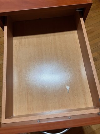Cajonera de madera marrón