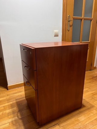 Cajonera de madera marrón