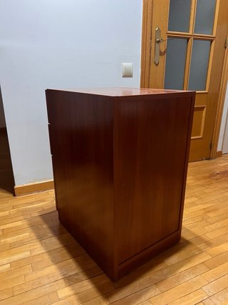 Cajonera de madera marrón