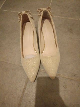 Zapatos tacón medio dorados talla 39